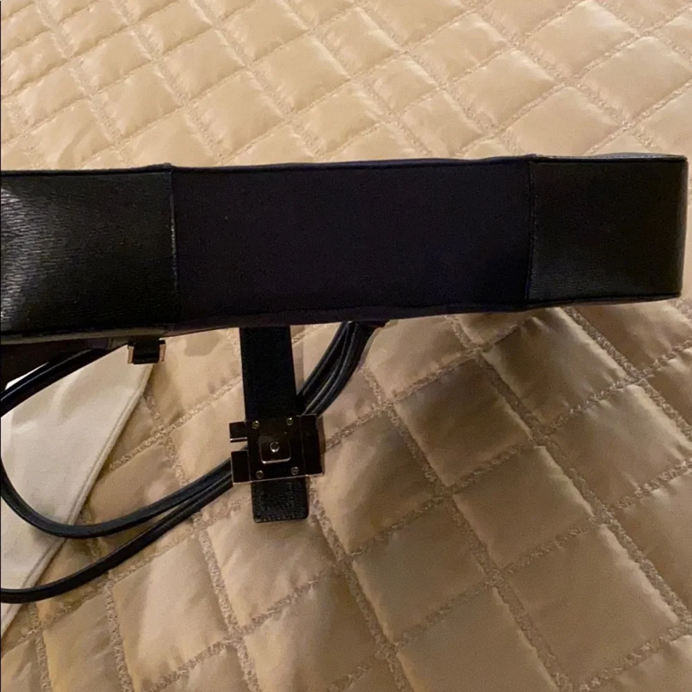 Authentic Gucci canvas and leather handbag in very good condition 13” X 9” X 2” - Picture 4 of 8